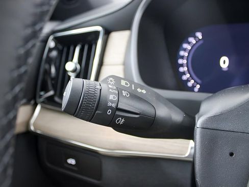 New 2026 Volvo XC90 B5 Core w/ Protection Package Premier image 28