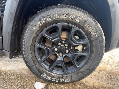 Used 2022 Jeep Cherokee Trailhawk w/ Premium Leather Package image 9