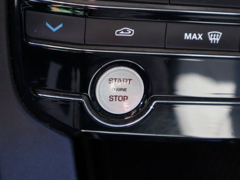 Used 2017 Jaguar F-PACE Prestige image 27