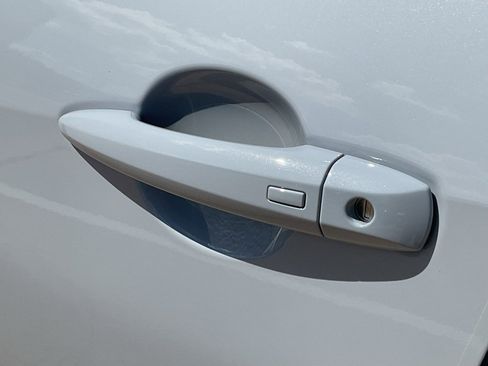 New 2025 Nissan Altima 2.5 SR image 9