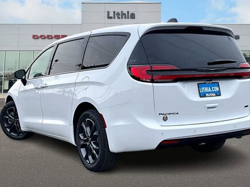 New 2026 Chrysler Pacifica Select image 4