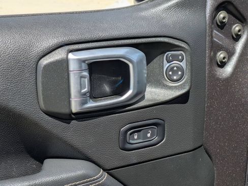 Used 2022 Jeep Wrangler Unlimited Sahara w/ Cold Weather Group AWD/4WD image 13