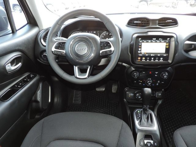 Used 2023 Jeep Renegade Latitude AWD/4WD image 18