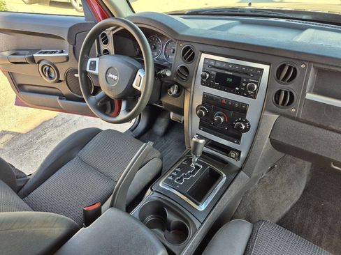 Used 2008 Jeep Commander Sport image 21