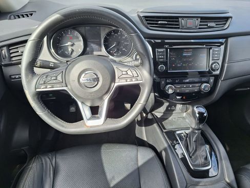 Used 2018 Nissan Rogue SV image 19