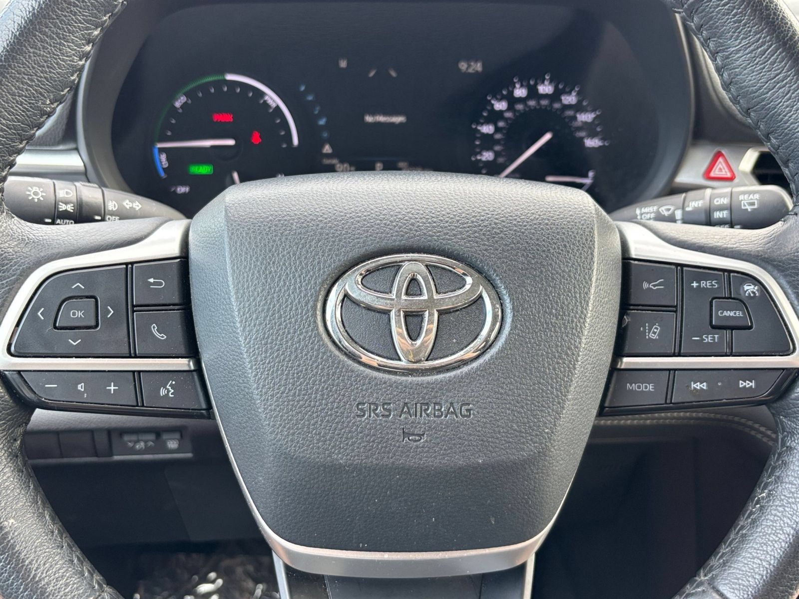 Used 2025 Toyota Sienna XLE FWD image 28