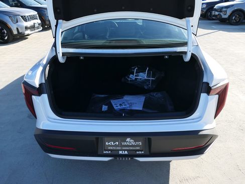 New 2025 Kia K4 LXS image 21