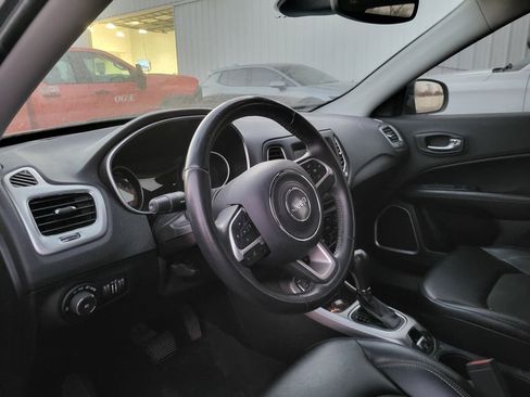 Used 2018 Jeep Compass Latitude w/ Popular Equipment Group image 5