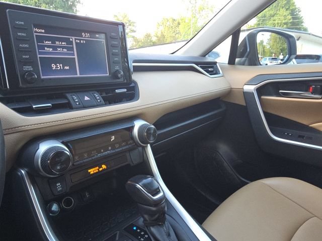 Used 2019 Toyota RAV4 XLE Premium FWD image 27