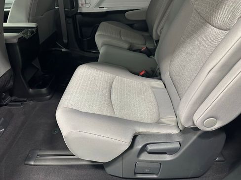 Used 2025 Toyota Sienna LE image 47