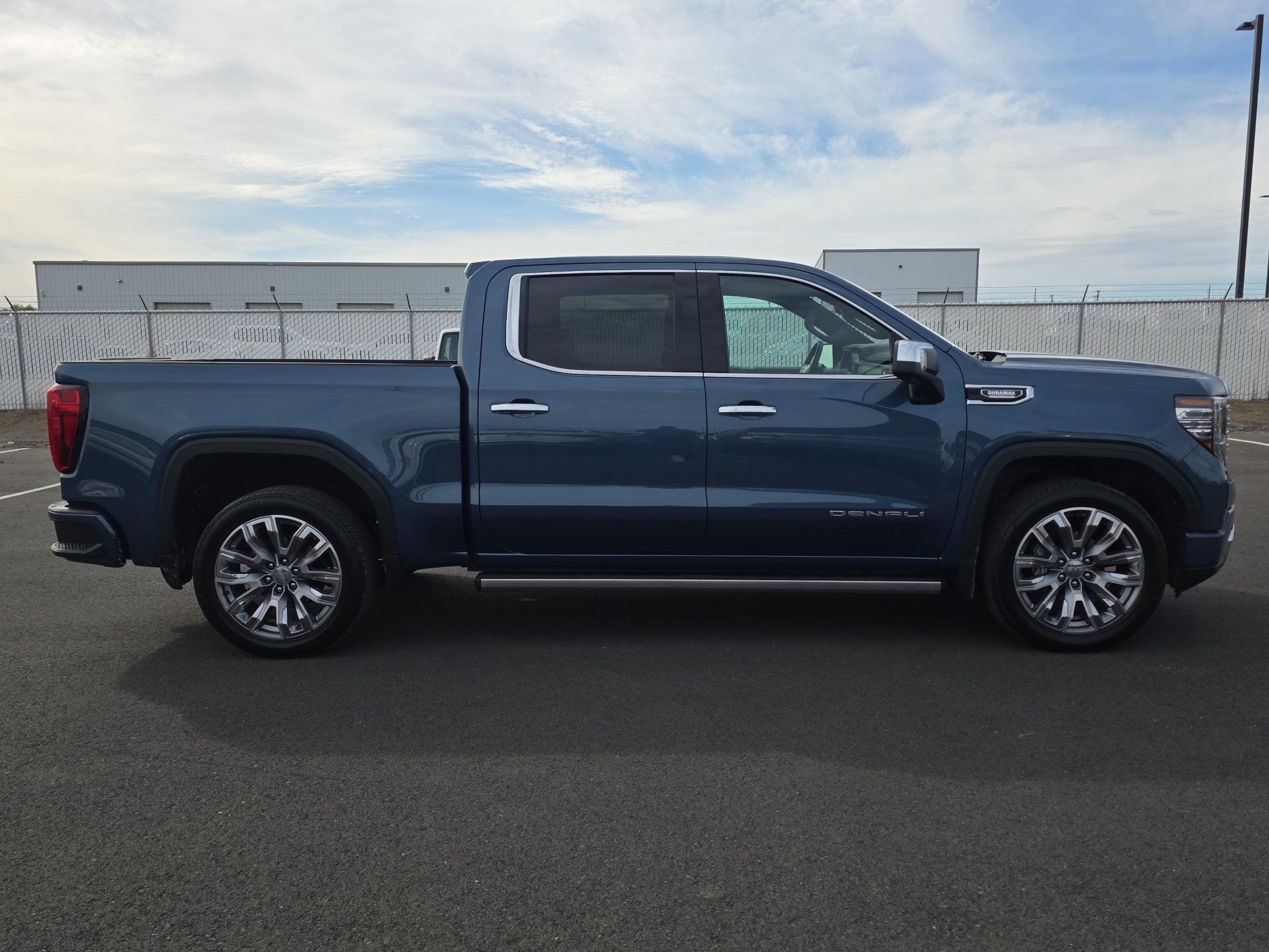 Used 2025 GMC Sierra 1500 Denali w/ Denali Reserve Package AWD/4WD image 9