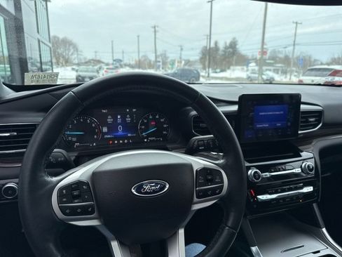 Used 2022 Ford Explorer Limited w/ Equipment Group 301A image 22
