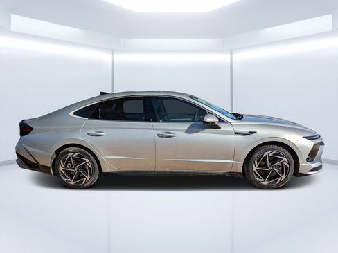 New 2026 Hyundai Sonata SEL FWD image 2
