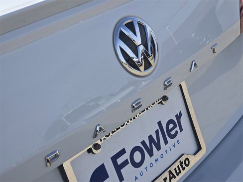 Used 2021 Volkswagen Passat 2.0T R-Line image 11