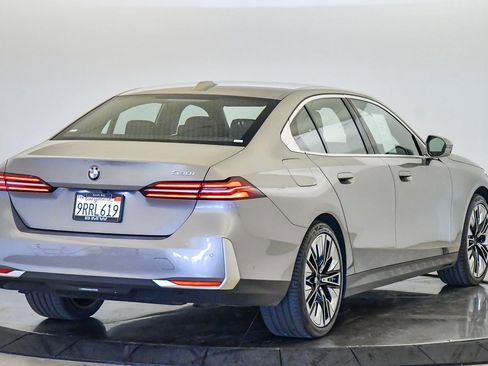 Used 2025 BMW 530i w/ Premium Package image 5