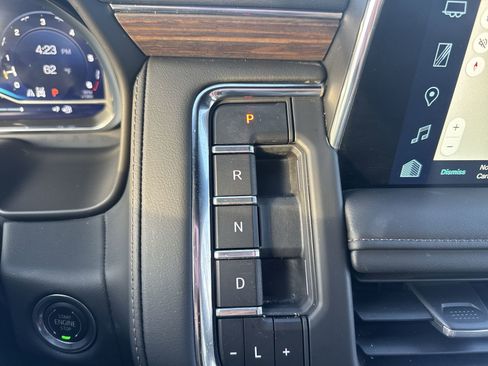 Used 2024 Chevrolet Suburban High Country w/ Advanced Technology Package image 20