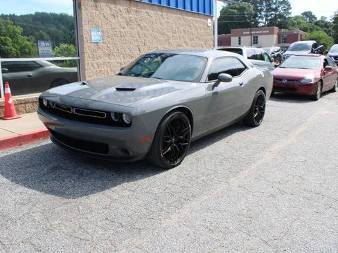 Used 2018 Dodge Challenger SXT w/ Sound Group RWD image 3