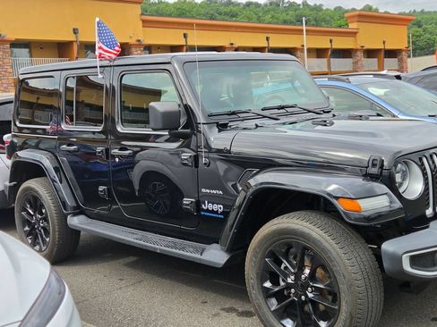 Used 2023 Jeep Wrangler Unlimited Sahara w/ Cold Weather Group AWD/4WD image 4