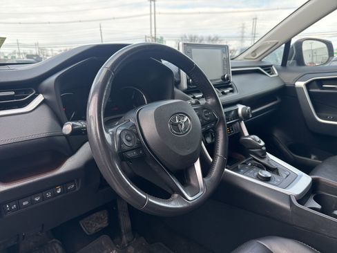 Used 2019 Toyota RAV4 Limited w/ Advanced Technology Package image 10