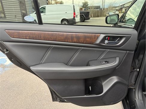 Used 2018 Subaru Outback 2.5i Limited image 32