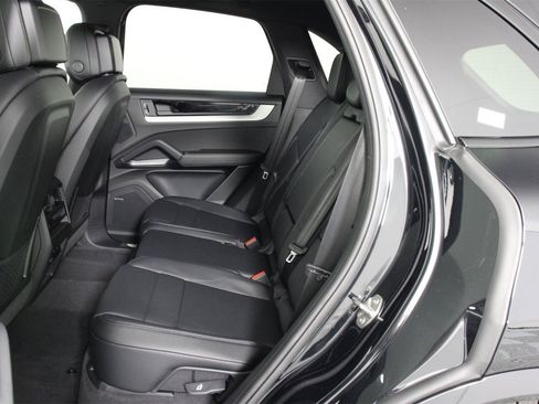 New 2026 Porsche Cayenne image 17