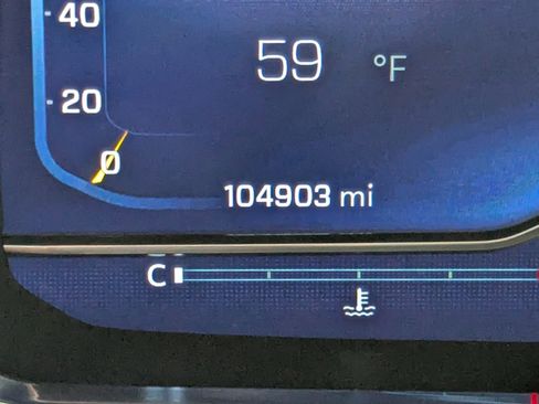 Used 2022 Chevrolet Suburban Z71 w/ Luxury Package image 2