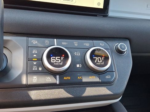 Used 2023 Land Rover Defender 110 X-Dynamic SE image 16