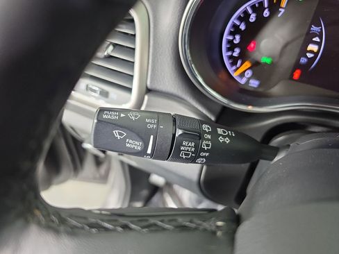 Used 2019 Jeep Grand Cherokee Laredo w/ Laredo X Package AWD/4WD image 17
