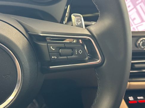 Certified 2025 Porsche Macan image 27