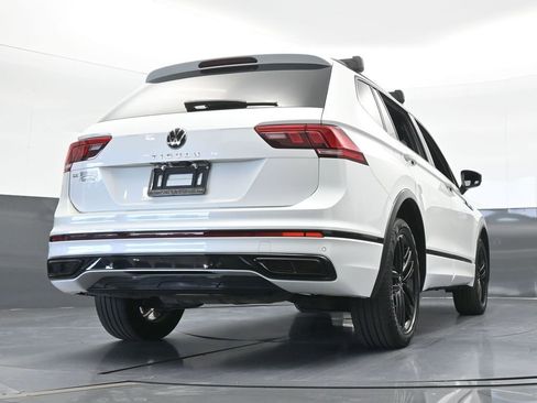 Used 2022 Volkswagen Tiguan SE R-Line image 57