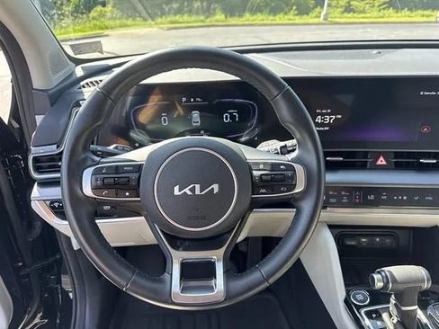 Certified 2025 Kia Sportage EX AWD/4WD image 10