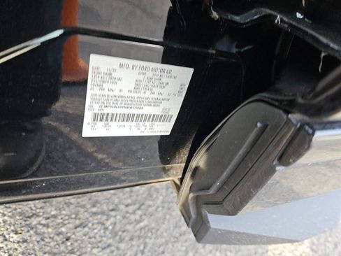 Used 2022 Ford Edge SE w/ Black Appearance Package image 9