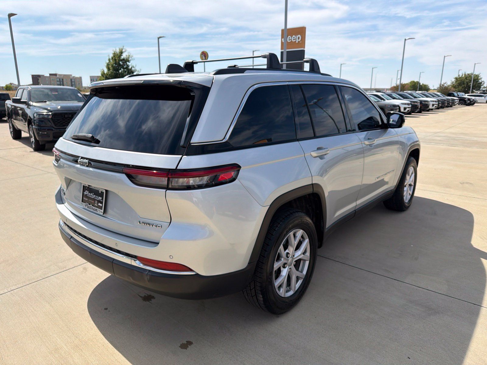 Used 2022 Jeep Grand Cherokee Limited RWD image 5