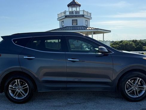 Used 2017 Hyundai Santa Fe Sport FWD image 4