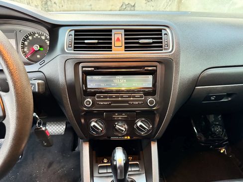 Used 2012 Volkswagen Jetta SE FWD image 22