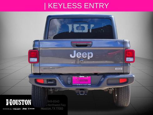 Used 2021 Jeep Gladiator Overland AWD/4WD image 5
