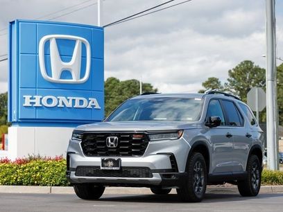 New 2025 Honda Pilot TrailSport