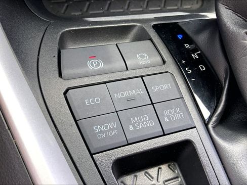 Used 2025 Toyota RAV4 XLE Premium AWD/4WD image 33