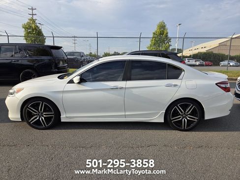 Used 2017 Honda Accord Sport image 5