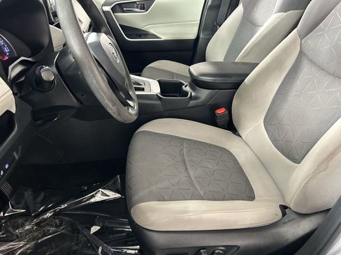Used 2022 Toyota RAV4 XLE w/ Carpet Mat Package (TMS) FWD image 21
