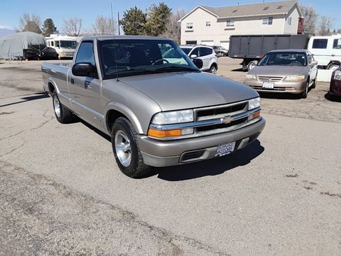Used 2001 Chevrolet S10 Pickup LS w/ Preferred Equipment Group image 3