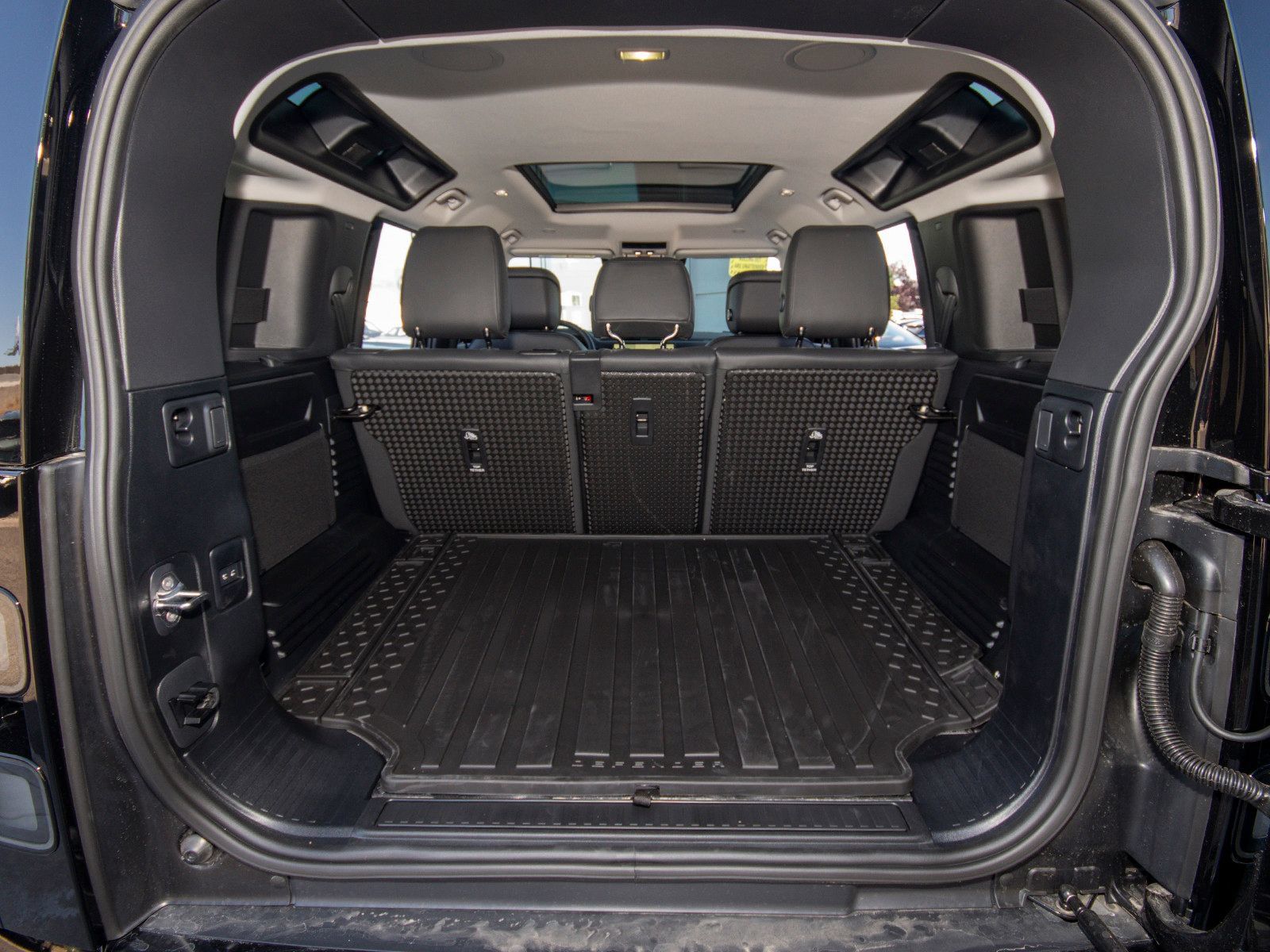 New 2026 Land Rover Defender 110 X-Dynamic SE AWD/4WD image 51