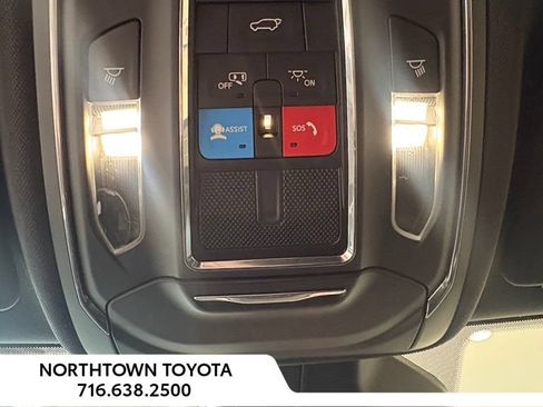 Used 2023 Jeep Grand Cherokee Altitude AWD/4WD image 31