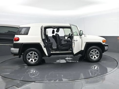 Used 2014 Toyota FJ Cruiser 4WD w/ Upgrade Package image 27