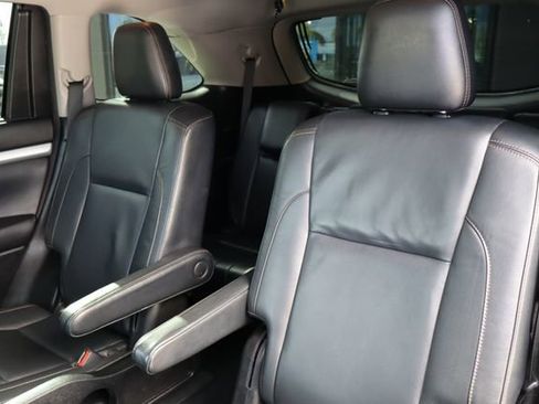 Used 2017 Toyota Highlander XLE image 15