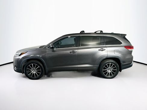 Used 2018 Toyota Highlander SE FWD image 4