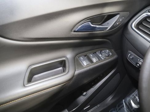 Used 2021 Chevrolet Equinox Premier image 32