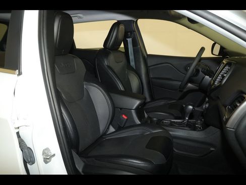 Used 2022 Jeep Cherokee Latitude Lux AWD/4WD image 16
