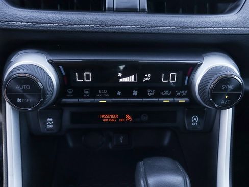 Used 2021 Toyota RAV4 XLE image 31