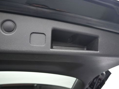 Used 2021 Chevrolet Equinox LT w/ LPO, Floor Liner Package image 16